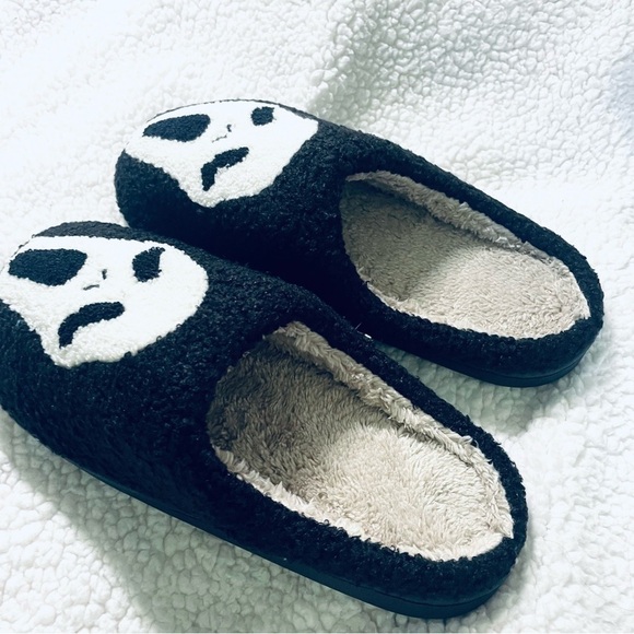👻NWT Ghost Face Fleece Slippers – Scream Movie Lovers – Size US 7-7.5 Halloween - Picture 5 of 9